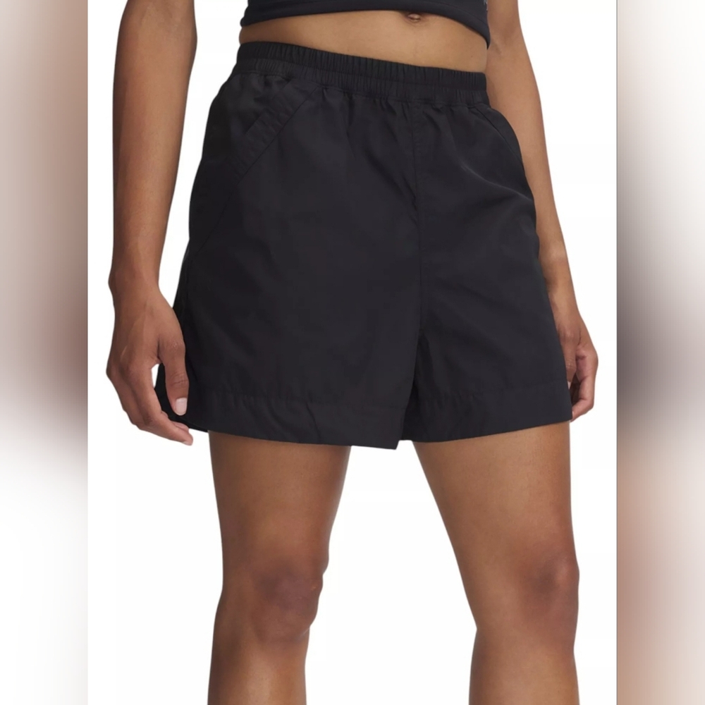 NWT Under Armour Unstoppable Utility Shorts, Womens Medium